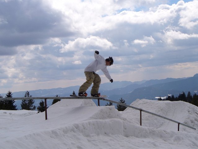 Snowboard tricks, rails, Kartola, Bulgaria